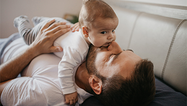Newborn_bonding_Desktop Article Pages 375x213px